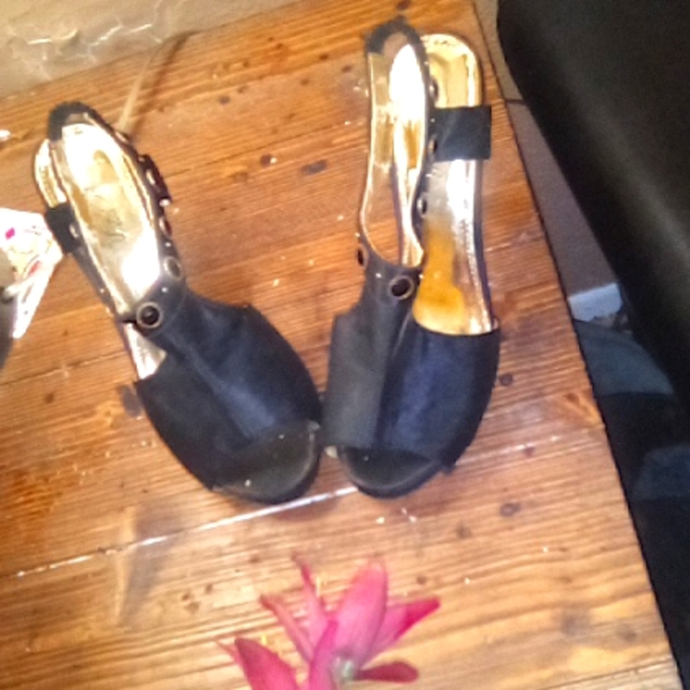 Wild Rose size 7 4 inch black heels with rhinestones